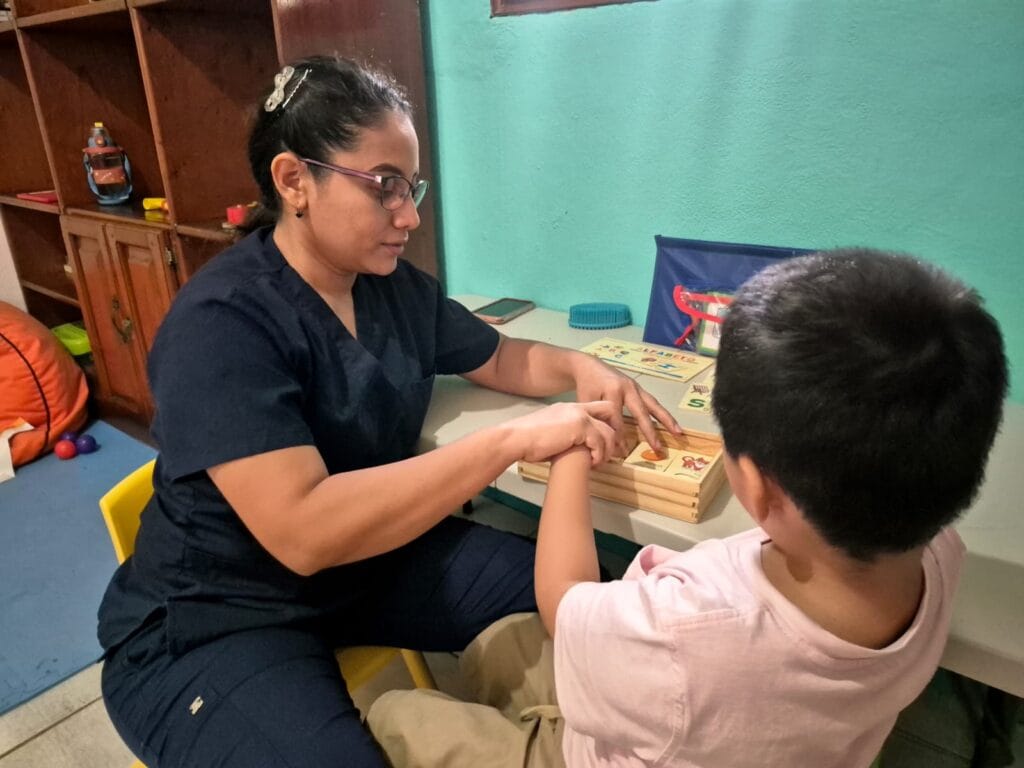 Acompañamiento terapéutico para niños con autismo en Managua