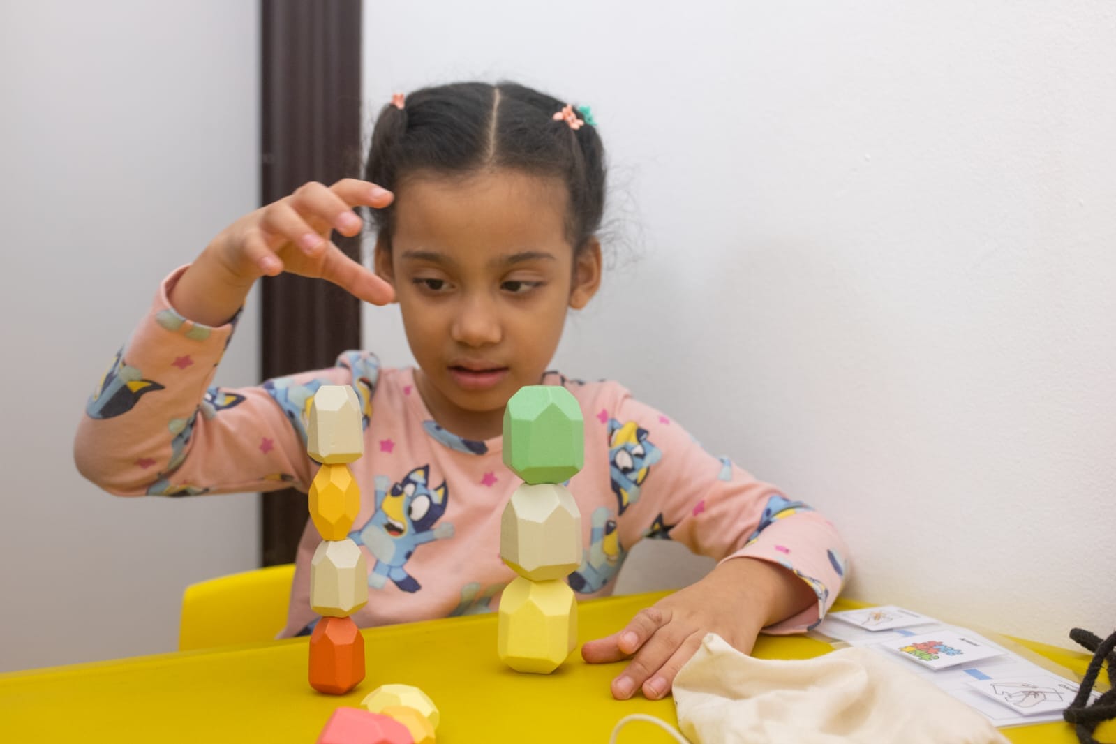 Niño con dificultad para hablar o expresar lo que necesita