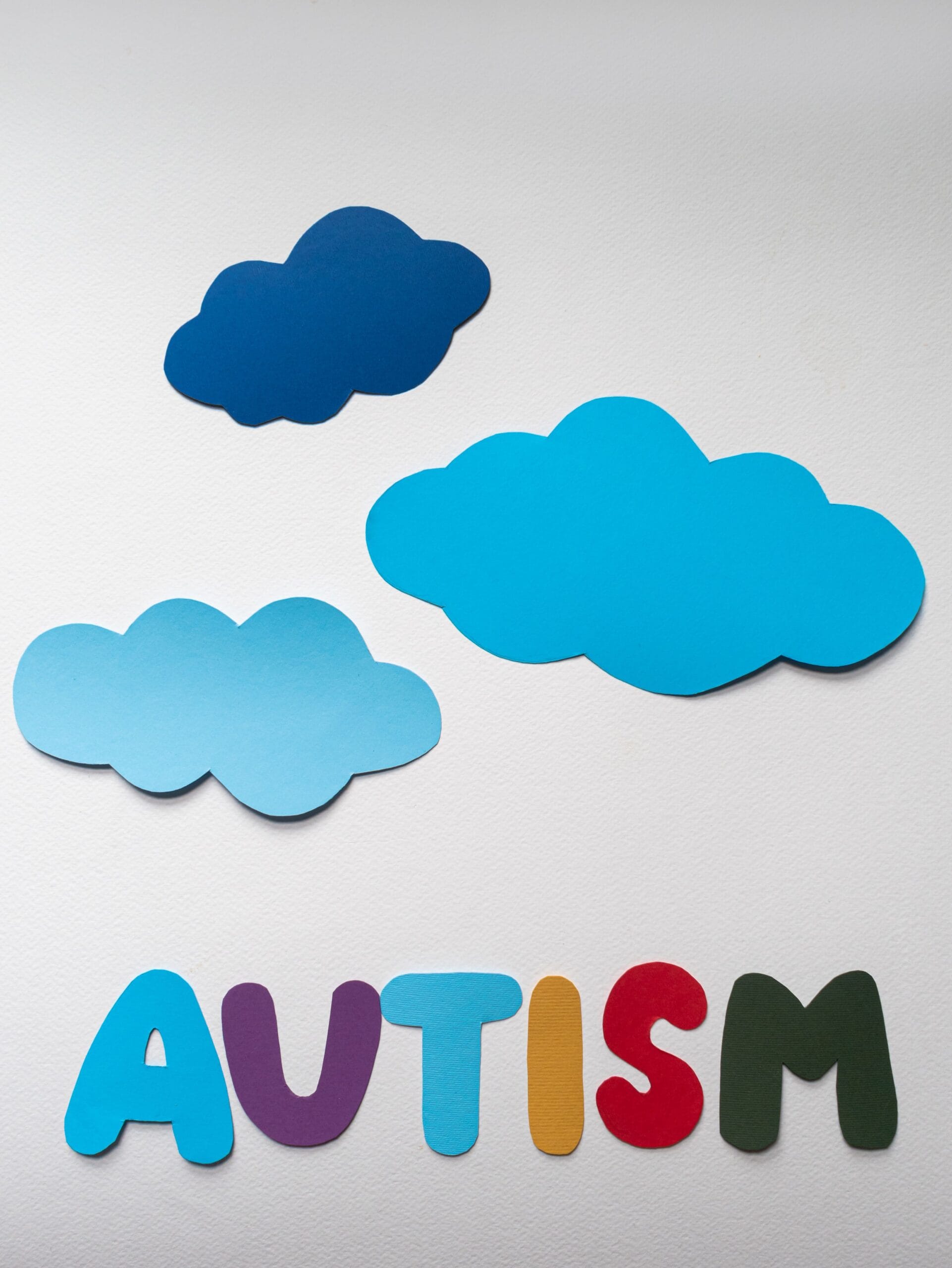 Niño en consulta de neurodesarrollo infantil con especialista en Centro Conecta-Dos en Managua